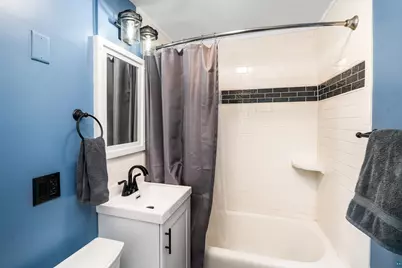 212 1/2 E 5th St, Duluth, MN 55805 - Photo 18