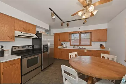 51 E Owatonna St, Duluth, MN 55803 - Photo 6