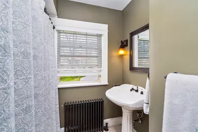 2415 E 2nd St, Duluth, MN 55812 - Photo 50