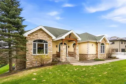 416 Hastings Dr, Duluth, MN 55803 - Photo 1