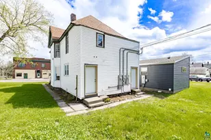 2815 W 3rd St, Duluth, MN 55806 - Photo 2