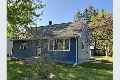 334 W Redwing St, Duluth, MN 55803 - Photo 1