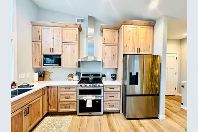 8620 Maynard Pl, Duluth, MN 55807 - Photo 4