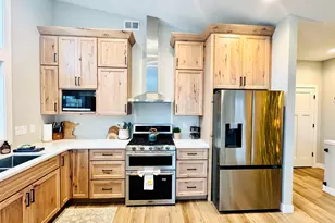 8620 Maynard Pl, Duluth, MN 55807 - Photo 4