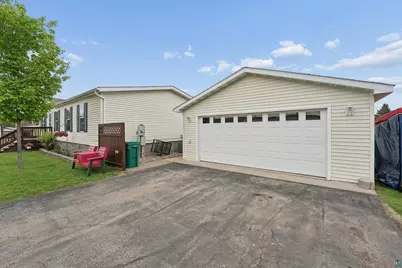 16 Magnolia Dr, Duluth, MN 55810 - Photo 2