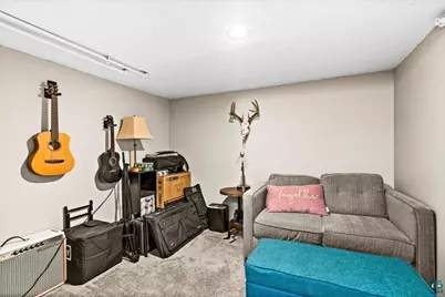 303 W Owatonna St, Duluth, MN 55803 - Photo 26