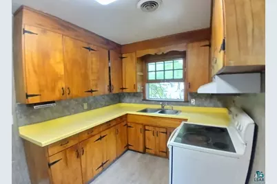 216 Park Ave, Sandstone, MN 55702 - Photo 16