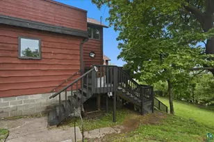 2022 W 7th St, Duluth, MN 55806 - Photo 2