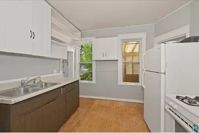 609 E 6th St, Duluth, MN 55805 - Photo 6