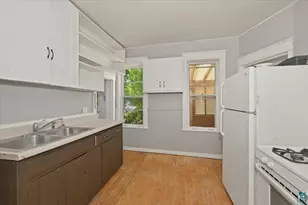609 E 6th St, Duluth, MN 55805 - Photo 6
