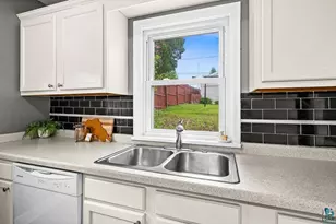 5211 Oneida St, Duluth, MN 55804 - Photo 12