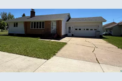 607 3rd St NE, Chisholm, MN 55719 - Photo 2