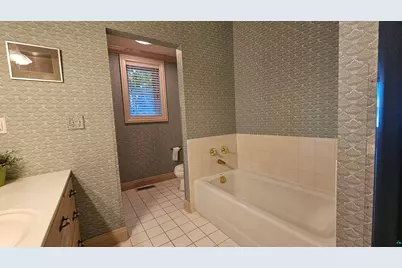 4875 Lakeway Dr, Duluth, MN 55811 - Photo 22