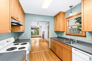 2723 Jefferson St, Duluth, MN 55812 - Photo 10
