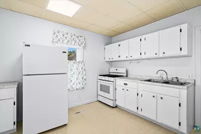 2424 W 7th St, Duluth, MN 55806 - Photo 2