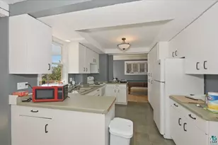 1818 E 3rd St, Duluth, MN 55812 - Photo 10