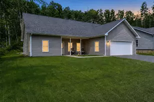 915 N Basswood Ave, Duluth, MN 55811 - Photo 1