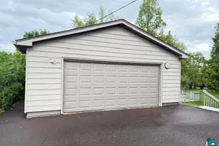 2319 Ensign St, Duluth, MN 55811 - Photo 2
