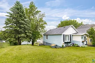 1126 North 6th Ave E, Duluth, MN 55805 - Photo 2