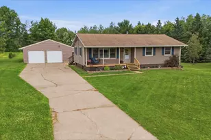 215 E 45th St, Hibbing, MN 55746 - Photo 1