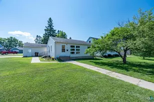 2714 Diane Ln, Hibbing, MN 55746 - Photo 1