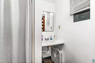217 E 7th St, Duluth, MN 55805 - Photo 22