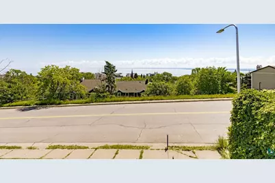 217 E 7th St, Duluth, MN 55805 - Photo 4