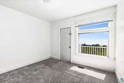 217 E 7th St, Duluth, MN 55805 - Photo 60