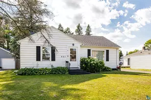 421 17th St, Cloquet, MN 55720 - Photo 1
