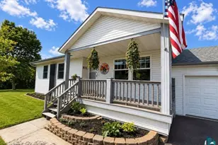 831 Commonwealth Ave, Duluth, MN 55808 - Photo 2