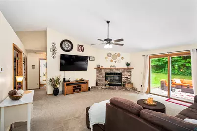 2434 Peace Dr, Duluth, MN 55811 - Photo 4