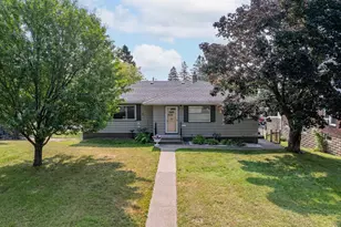 2016 E 3rd St, Duluth, MN 55812 - Photo 2
