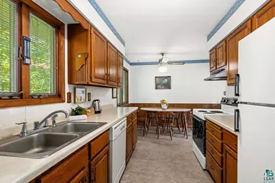 2302 Pershing St, Duluth, MN 55811 - Photo 10