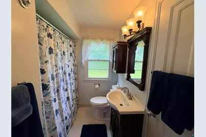 1031 W Skyline Pkwy, Duluth, MN 55806 - Photo 12