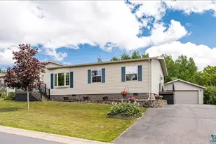 77 Arbutus Dr, Duluth, MN 55810 - Photo 1