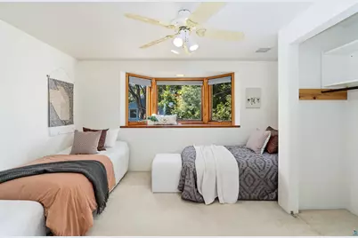 819 E 7th St, Duluth, MN 55805 - Photo 22