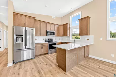 8602 Maynard Pl, Duluth, MN 55808 - Photo 10