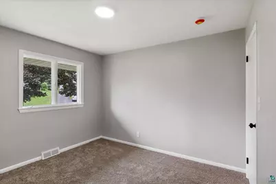 505 W Orange St, Duluth, MN 55811 - Photo 26