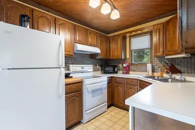 38 Maple Ave, Superior, WI 54880 - Photo 16