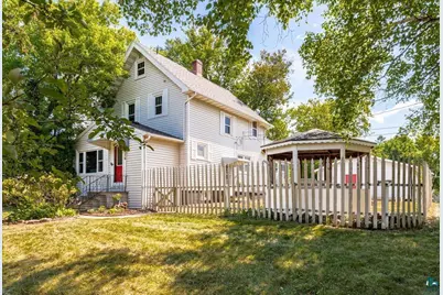 824 E 11th St, Duluth, MN 55805 - Photo 1