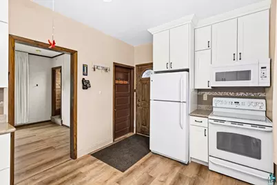 402 W Owatonna St, Duluth, MN 55803 - Photo 8