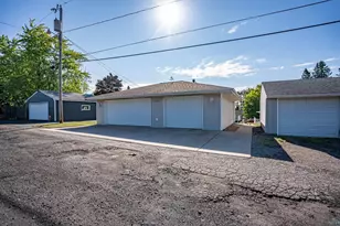 2223 W 22nd St, Duluth, MN 55811 - Photo 8