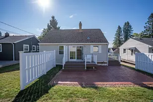 2223 W 22nd St, Duluth, MN 55811 - Photo 2