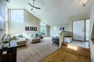 114 Highland Dr, Hibbing, MN 55746 - Photo 6