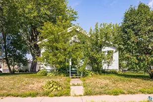 27 Oak St, Proctor, MN 55810 - Photo 2