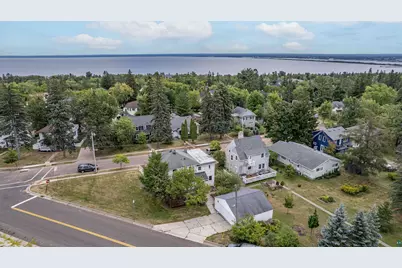 2337 E 8th St, Duluth, MN 55803 - Photo 8