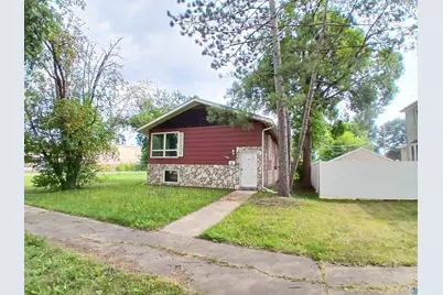 1408 S 11th St, Virginia, MN 55792 - Photo 2
