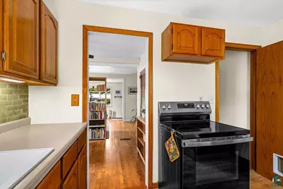 305 W Faribault St, Duluth, MN 55803 - Photo 10