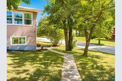 529 S 65th Ave W, Duluth, MN 55807 - Photo 2