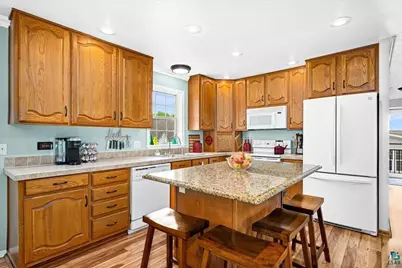 77 Arbutus Dr, Duluth, MN 55810 - Photo 2
